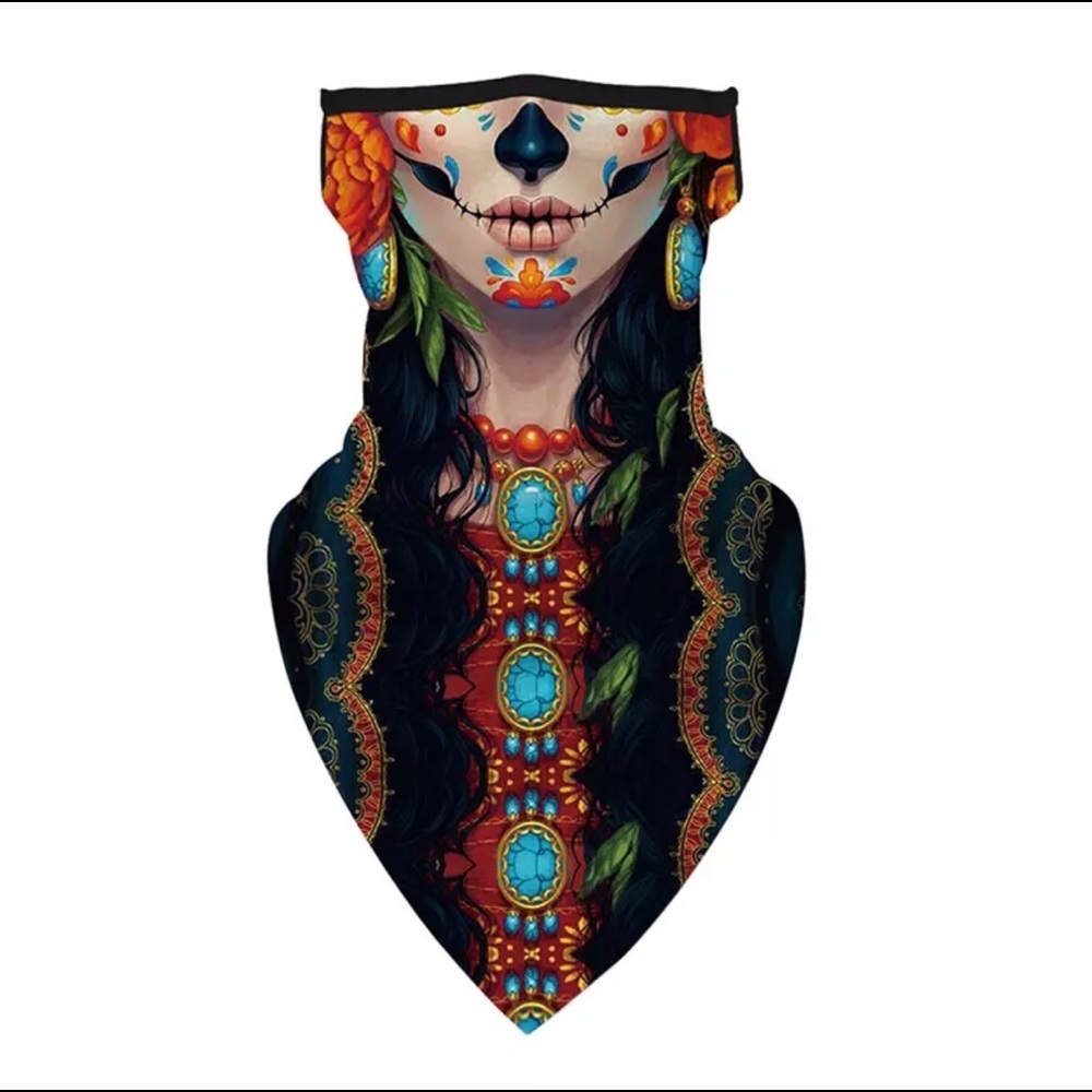 Face covering/ scarf.